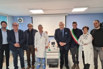 Un’innovativa apparecchiatura per la cura del tumore al seno donata all’ospedale di Santarcangelo dall’associazione Paolo Onofri con il contributo di Riviera Banca