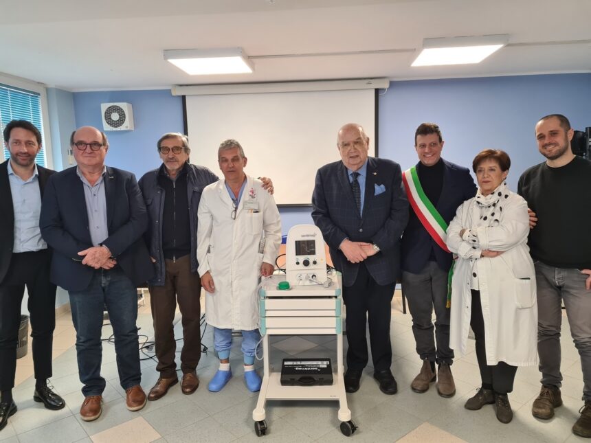 Un’innovativa apparecchiatura per la cura del tumore al seno donata all’ospedale di Santarcangelo dall’associazione Paolo Onofri con il contributo di Riviera Banca