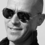 Cronaca. Milano Marittima, addio allo storico pr Mattia Ravaglia: decesso improvviso nel suo lido