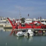 Porto canale di Riccione: lavori di dragaggio in corso per la sicurezza della navigazione e la difesa della costa