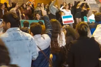 “Senza notizie dai nostri cari”: il grido degli iraniani di Rimini e l’odissea dei riminesi fermi negli Emirati