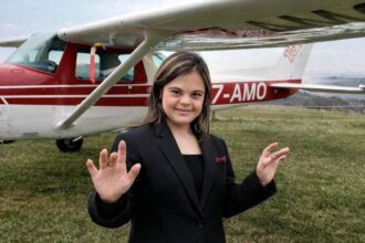 San Marino, l’ultima impresa di Magica Gilly: l’illusionista con sindrome di Down proverà una magia su un aereo in volo