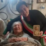 Riccione celebra i 100 anni di Nella Sarti: un secolo di storia tra l’Abissinia, il commercio e il coraggio della guerra