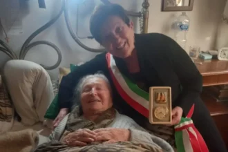 Riccione celebra i 100 anni di Nella Sarti: un secolo di storia tra l’Abissinia, il commercio e il coraggio della guerra