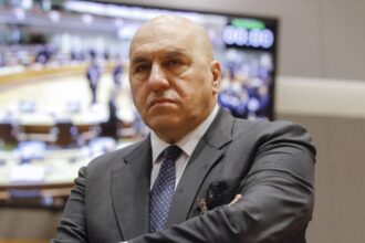 Cronaca. Guerra in Iran, Crosetto in Aula: “Attacco Usa-Israele fuori dal diritto internazionale”