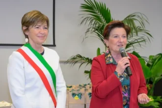 Riccione celebra la Giornata nazionale della gentilezza con la consegna del dono-simbolo ai nati nel 2025
