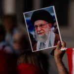 Medio Oriente, guerra totale tra Iran e Israele: petrolio alle stelle e caos nei cieli