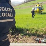 Coriano, esce di strada con la bici e finisce in un fosso: 50enne trasportata in elisoccorso al Bufalini [fotogallery]