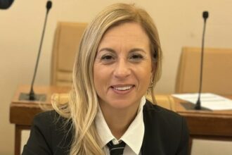 Famiglia nel bosco, Spinelli (FdI): “Il Tribunale ripensi la decisione, la famiglia va tutelata”