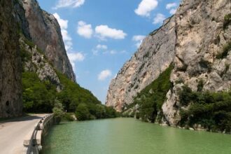 Provincia di Pesaro, le aquile del Furlo hanno deposto le uova: attesa per la schiusa