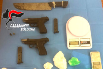 Cronaca. Bologna, sequestrati un chilo di cocaina e armi: arrestati un 49enne e un 21enne magrebino