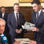 “Il ladro di talee”: presentato ai Reggenti il volume dedicato alla cura dell’osteoporosi 9 marzo 2026 “L’osteoporosi – sottolineano i Capitani Reggenti – è una sfida comune, tra le più silenziose e pervasive della nostra società. Si tratta di una condizione che colpisce milioni di persone, in molti casi donne”.