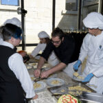 Il CFP si prepara alla Colazione di Primavera, studenti del corso di ristorazione mostrano le loro abilità a Reggenti e autorità