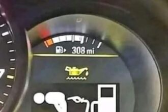 Italia, il caro benzina corre sui social: quando il pieno diventa un meme