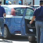 Minaccia con un coltello e ruba monopattino e soldi a un minorenne: rintracciato grazie al GPS