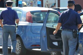 Minaccia con un coltello e ruba monopattino e soldi a un minorenne: rintracciato grazie al GPS