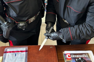 Cronaca. Ravenna, 16enne accoltella studente sul bus, arrestati i genitori