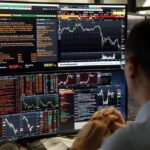 Milano, venti di guerra affossano i listini in Borsa: petrolio e gas alle stelle. Lunedì nero per la finanza globale