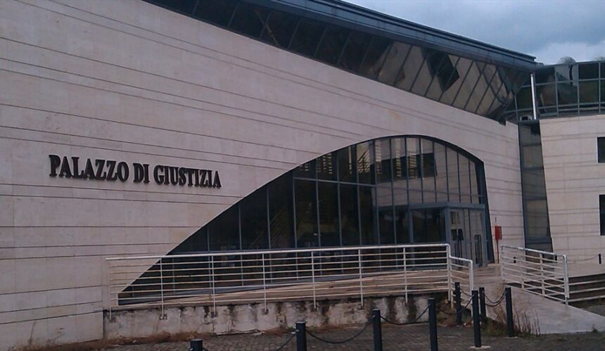 Cronaca. Rimini, 31enne peruviano si scagliò contro il padre della fidanzata: condannato per rissa e minacce con una mazza