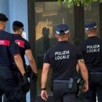 Cronaca. Una quarantina di persone irregolari e un arresto all’Hotel Sidney di Bellaria Igea Marina: “Oggi operazione importante e non casuale, frutto di sinergia tra Istituzioni e Forze dell’Ordine