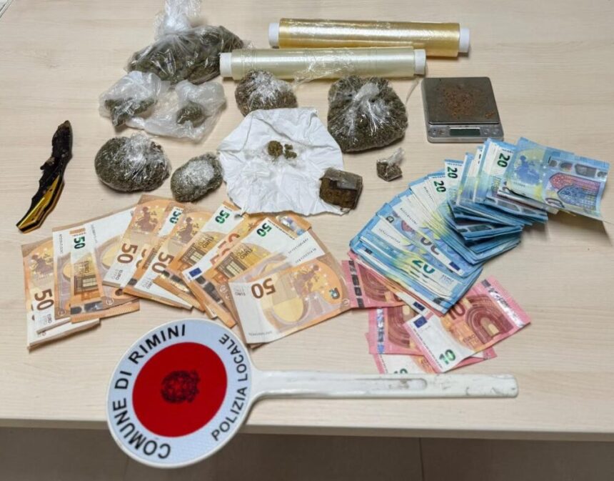 Rimini, 22enne arrestato per spaccio a seguito di un controllo stradale