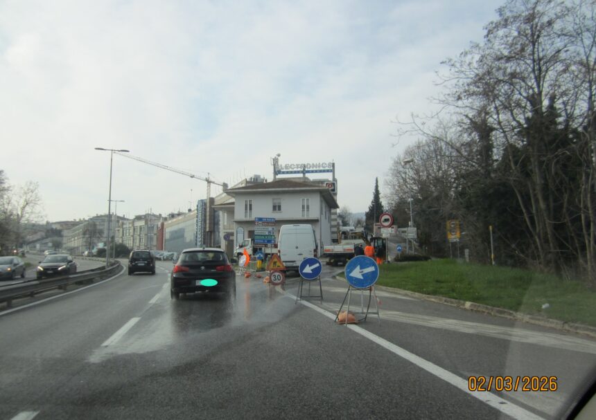 Serravalle, guasto alla rete idrica: chiusa la strada verso Cailungo