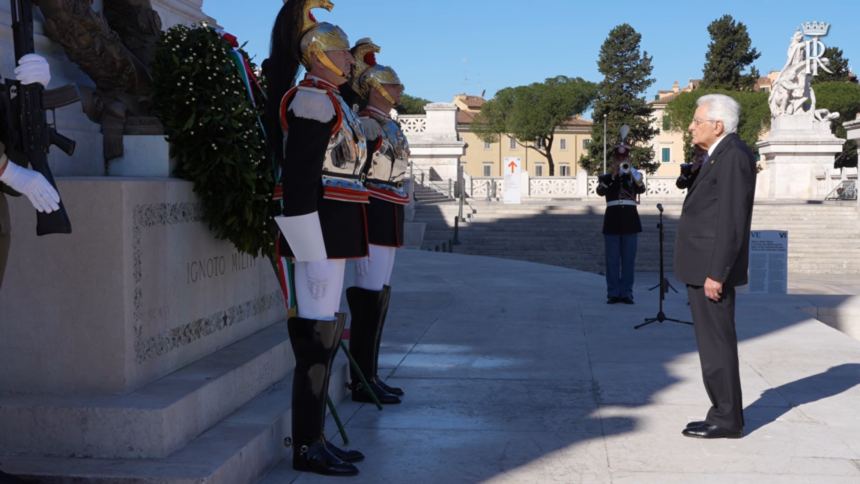 25 aprile, Sergio Mattarella rende omaggio ai caduti e celebra la Liberazione a San Severino Marche