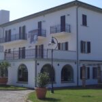 Azienda in corsa per ‘Villa Mussolini’ attacca, “il Comune ci fa la fiera del kebab”