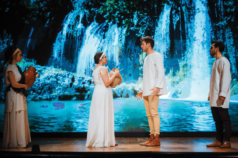 L’antico manoscritto sale sul palcoscenico