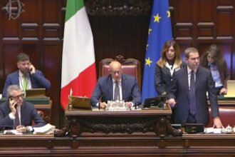 Decreto sicurezza, in Aula alla Camera le opposizioni cantano “Bella Ciao”