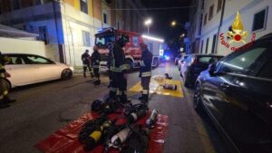 Incendio in una palazzina a Forlì, evacuate 21 persone nella notte