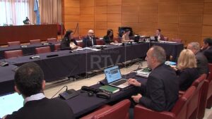 Nuovo ospedale, cantieri e badanti: opposizione all’attacco, il governo risponde