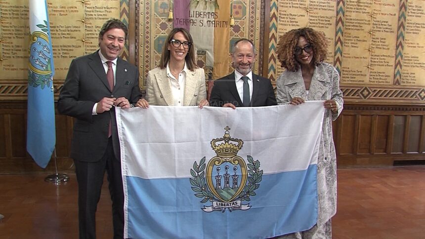 Verso Eurovision: la Reggenza consegna la bandiera biancoazzurra a Senhit