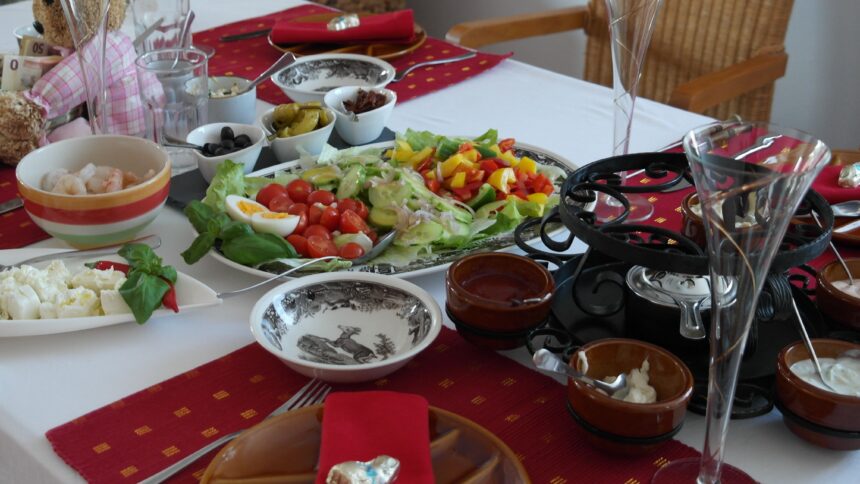 Pasqua a tavola, attenzione agli eccessi: le strategie dell’esperta per restare in equilibrio