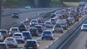 Turismo di Pasqua tra prudenza e tenuta: italiani in viaggio ma restano vicino. Atteso meteo favorevole