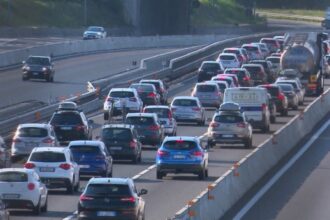 Turismo di Pasqua tra prudenza e tenuta: italiani in viaggio ma restano vicino. Atteso meteo favorevole