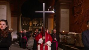 Prima Via Crucis di Leone XIV, appello contro le guerre
