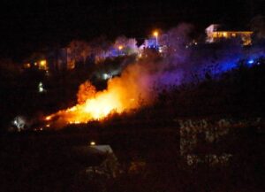 San Marino, incendio nella notte nel bosco a Faetano VIDEO