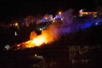 San Marino, incendio nella notte nel bosco a Faetano VIDEO