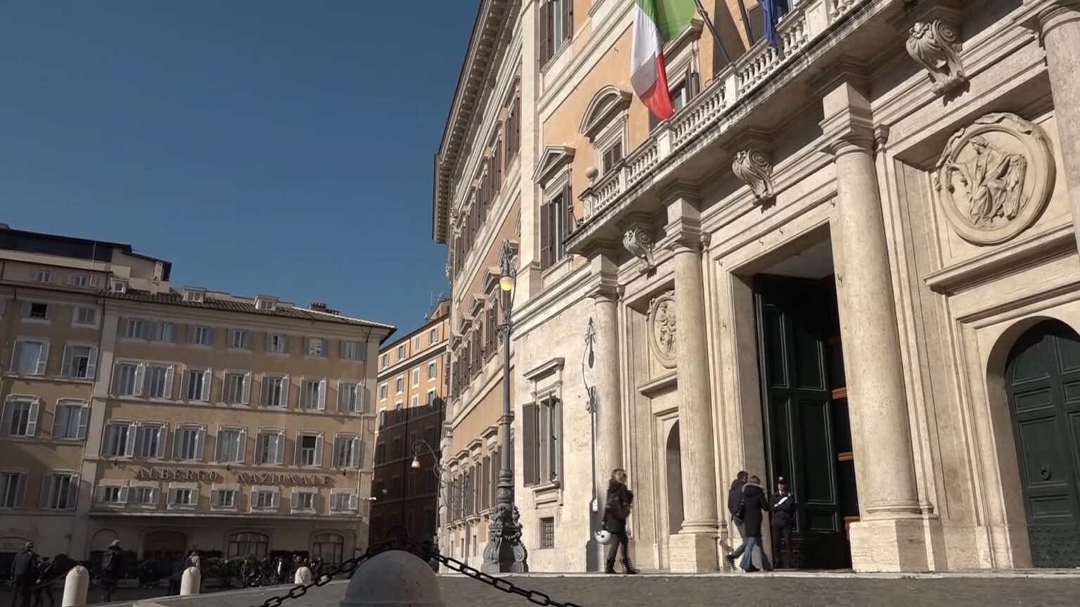 Caso Sigonella, il ministro della Difesa spiega oggi alle Camere