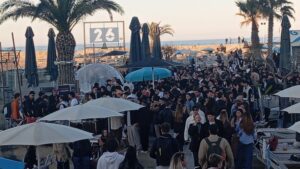 Pasqua da record a Rimini: spiagge affollate, musei pieni e parchi tematici presi d’assalto