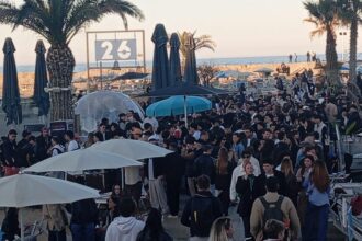 Pasqua da record a Rimini: spiagge affollate, musei pieni e parchi tematici presi d’assalto