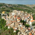 Cingoli è “Il Borgo dei Borghi 2026”: Arenzano e Zungoli completano il podio, Canossa brilla al sesto posto