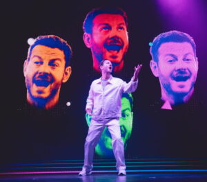San Marino – Alessandro Cattelan porta “Benvenuto nell’AI!” al Teatro Nuovo di Dogana