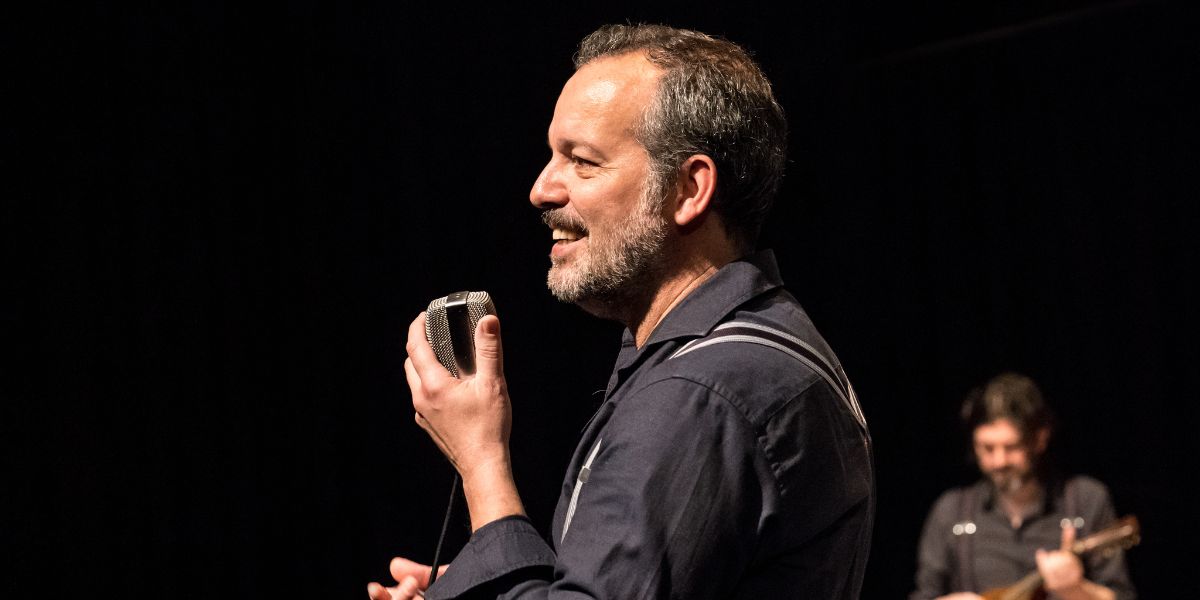 San Marino. Mario Perrotta in scena al Teatro Titano con “Nel blu”, omaggio a Domenico Modugno