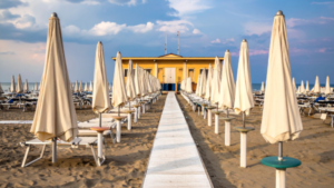 Riviera romagnola, stagione balneare al via il 16 maggio 15 aprile 2026 Bagnini in servizio fino al 20 settembre, stabilimenti aperti fino al 2 novembre: sicurezza e qualità al centro