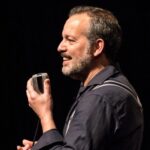 Al Teatro Titano Mario Perrotta racconta la felicità di Modugno in ‘Nel blu’