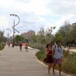 Strappano collanina a turista in pieno giorno, giovane arrestato grazie all’intervento di un passante