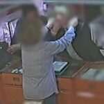 Banda italiana smantellata in Spagna: 21 furti in gioielleria | VIDEO 13 aprile 2026 Arrestate quattro persone tra cui due donne: colpi per oltre 500mila euro con una tecnica sofisticata