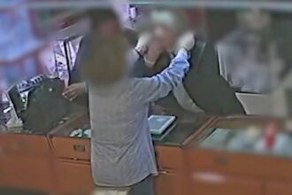 Banda italiana smantellata in Spagna: 21 furti in gioielleria | VIDEO 13 aprile 2026 Arrestate quattro persone tra cui due donne: colpi per oltre 500mila euro con una tecnica sofisticata